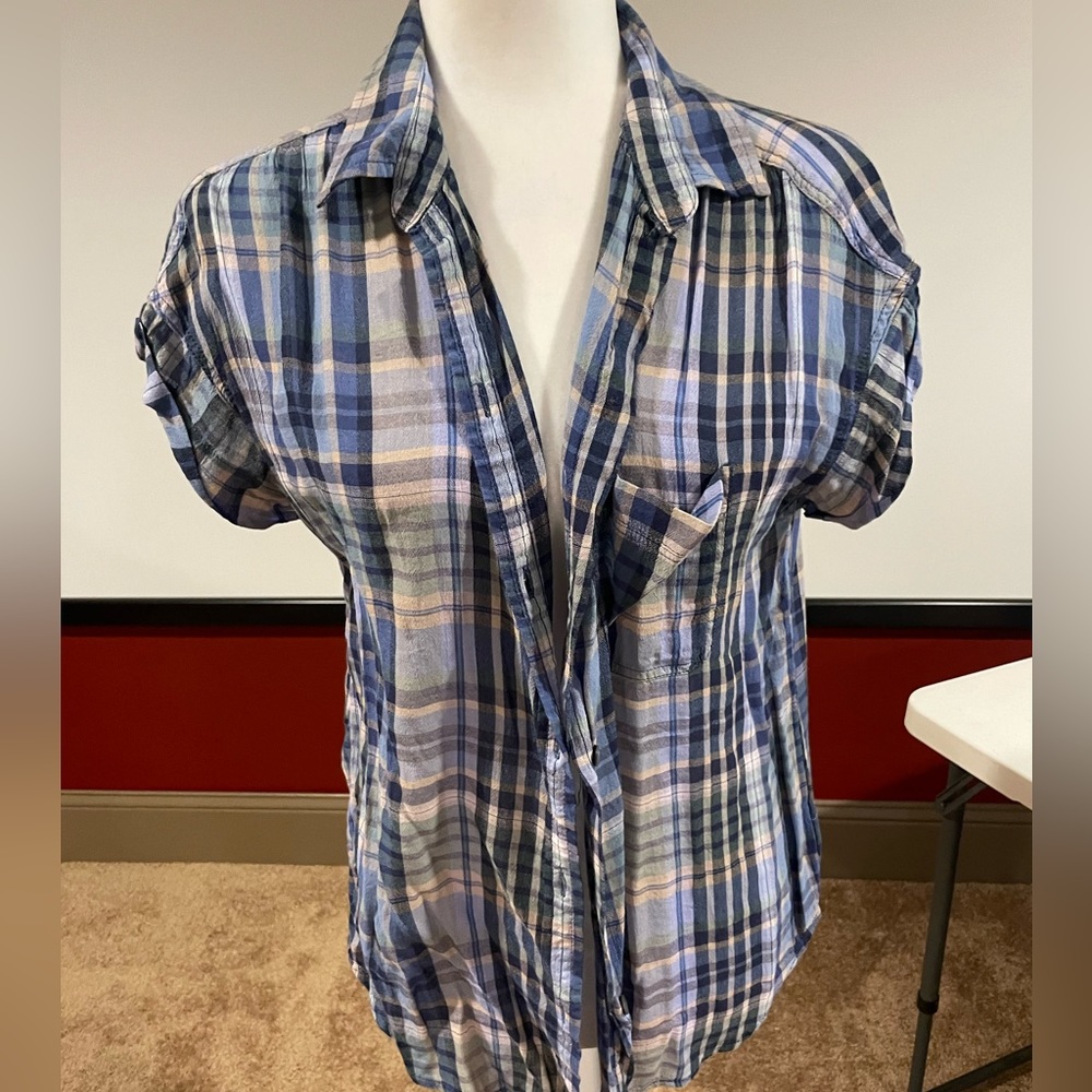 American Eagle soft button up. Medium.